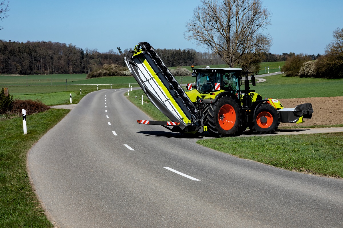 CLAAS presents the DISCO 4400 CONTOUR with 4.20 working width and vector folding - Press releases | CLAAS Group -